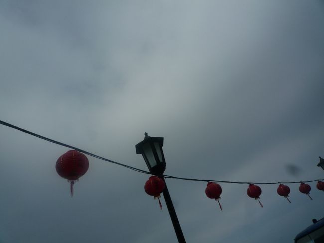 曇り空だと提灯もさびしそうです。。。