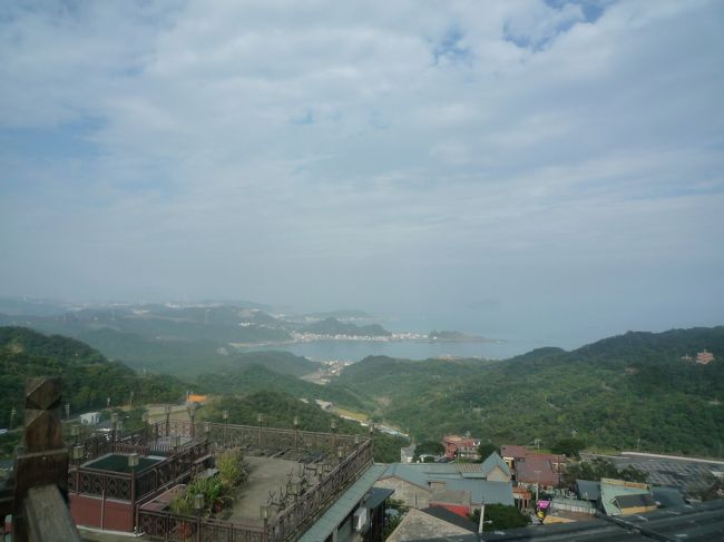 お店の屋上からも綺麗な景色を見ることができました。<br /><br />曇り空が。。。晴れてきた〜！！