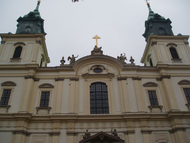 聖十字架教会。中には入りませんでした。