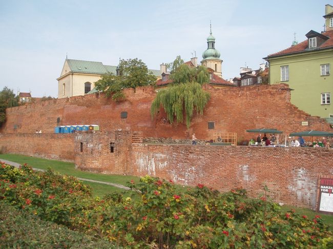 首都とは思えない美しい街でもっと楽しみたいですが、移動する時間が近づいてきましたので、ホテルに戻ります。