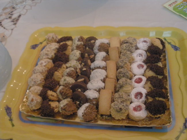 食後に食べるスイーツのセット<br /><br />劇甘ですが、なぜか現地ではこれがおいしいのだ