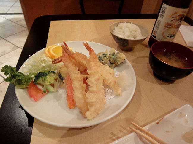 ２２日　２１：１３<br /><br />到着は２２日（出発日）と同じ　奥様は機内食で食あたりor食中毒でホテルの部屋に入るや寝込む。<br /><br />私は絶好調なので１人で食事に。奥様用に持ち帰り、そしたら熱いお茶・梅干数個・オレンジなどもくれて「奥様が早く良くなりますように」って。<br /><br />バリーズホテル内「一番」さんありがとう！<br /><br />滞在中に３回も行きました。<br />夫婦「お気に入り」の店に登録でーす。