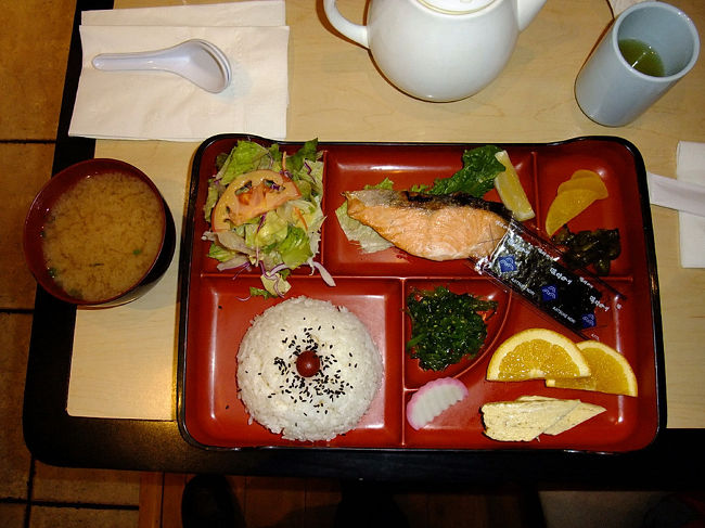 ２３日　９：２４<br /><br /><br />２日目の朝はホテル地下の「一番」へ<br /><br />昨夜私は行ったばかり。<br /><br />朝食メニューがあり、このセットに決定