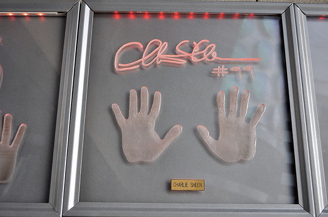 ２３日　１１：５４<br /><br />こちらは・・・<br /><br />チャーリー・シーン