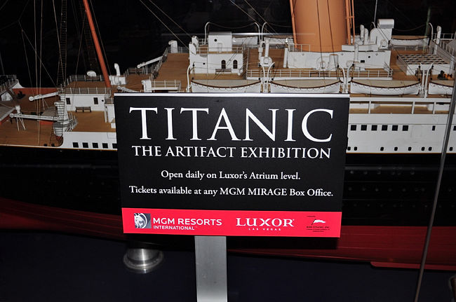 ２３日　１６：２６<br /><br />ピラピッドの形のホテル「ルクソール」<br /><br />ホテルでのショーは「タイタニック」でした。