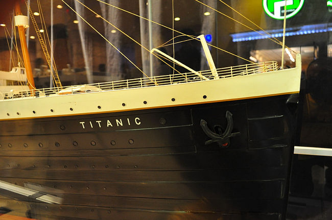 ２３日　１６：２６<br /><br />いろんなホテルでいろんなショー。<br /><br />それも　☆☆　超一流　☆☆