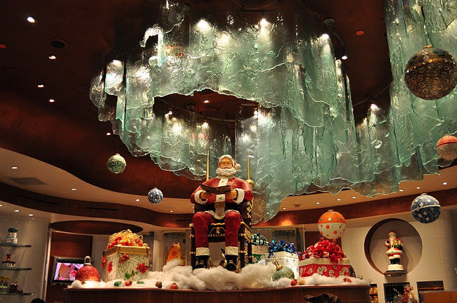 ２３日　１８：４２<br /><br /><br />サンタが街にやってきた(^_^)v