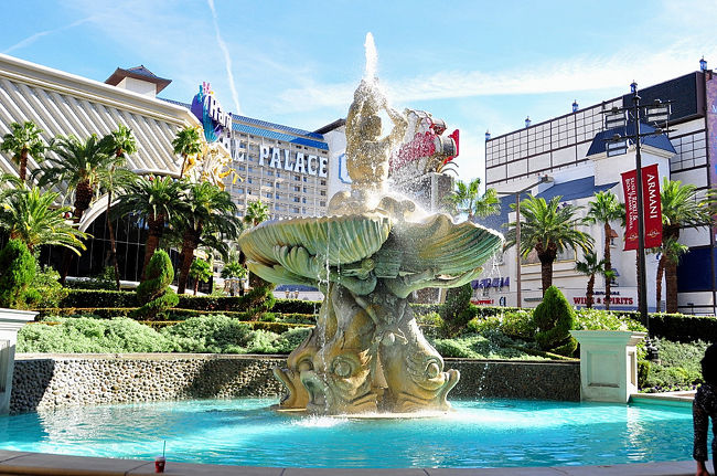 ２４日　１２：０８<br /><br /><br />「トレビの泉」かな？