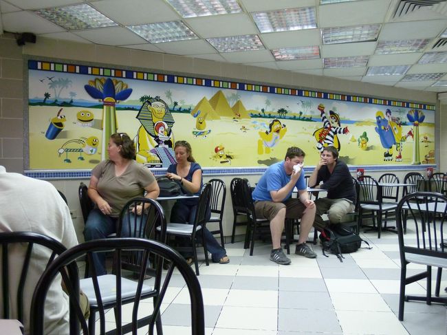 あまりレストランとかないので<br />外人の観光客が多い。