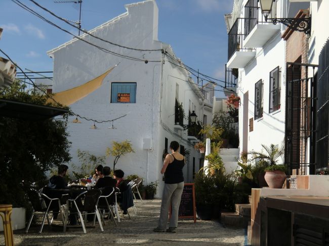 カットソー1枚でも過ごせる位暖かいです。<br />写真だとノースリになっちゃってる外人さんもいます。