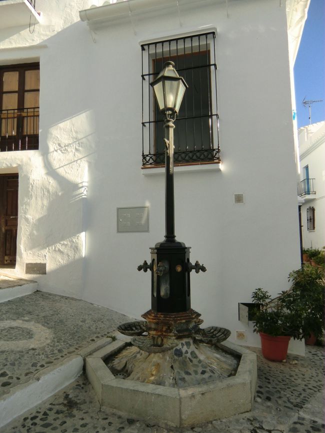 写真は街灯<br /><br />ガス灯っぽくてカワイイ。<br /><br />