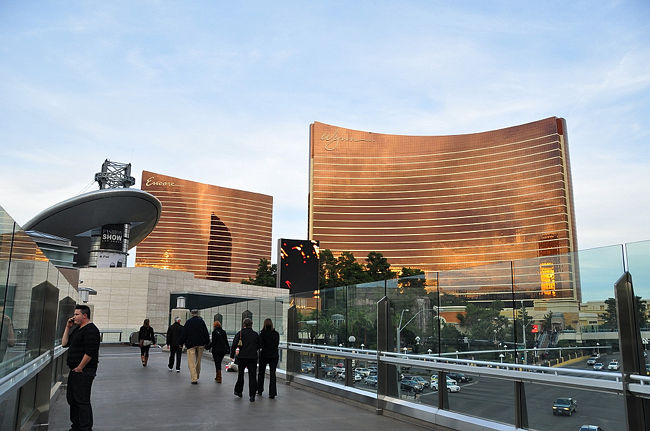 ２５日　１５：４６<br /><br /><br /><br />左が「アンコール」右が「ウィン」<br /><br />☆ピカピカ☆してます<br /><br />両ホテルではカジノ勝たせて頂き感謝感謝(^_^)v