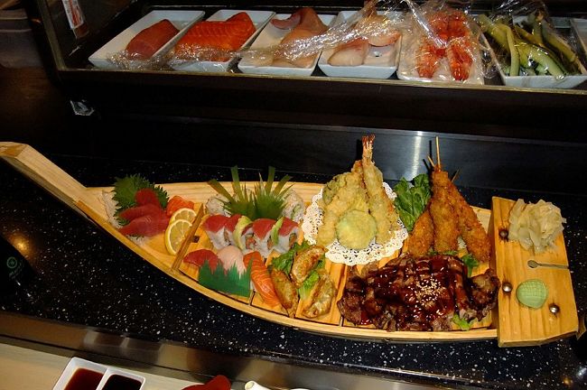 ２５日　２０：４０<br /><br /><br />やっぱり私はゴンドラより、こちらの船のが好き<br /><br />「ラブボート」と言うメニューで５０ドルほど<br /><br />どうです？このボリューム！！！　大満足!(^^)!<br /><br />「バリーズ」の地下「一番」さんお世話になりました