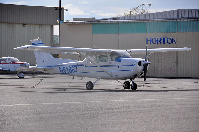 ２６日　１０：５６<br /><br /><br />レンタカーで「セスナ体験飛行」へ<br /><br />予約無しではダメみたい。<br /><br />日本からネットで予約しとけば良かったな<br /><br />残　念　(-_-;)