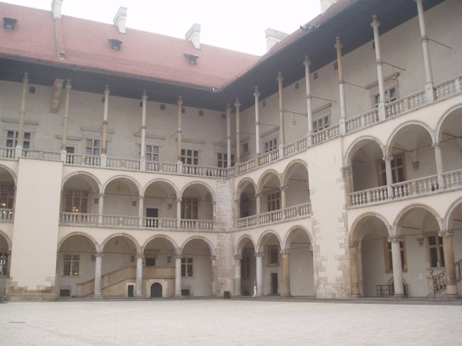 旧王宮の中庭。