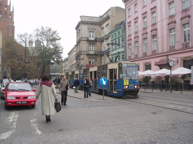 ヴァヴェル城を後にして、旧市街を歩きます。