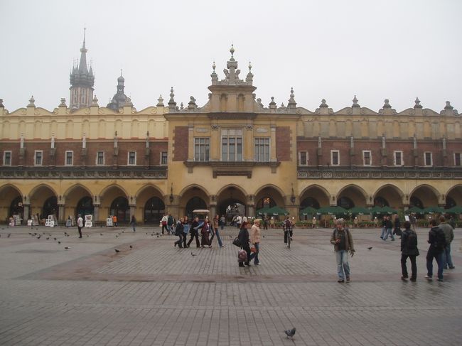 織物会館には多くの土産物がありました。