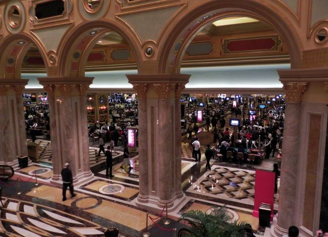 ここのカジノは開けっぴろげでイメージにそぐわないな<br /><br />おいらの財布からキャッシュがなくなってカードばかりになることを想像するのはえのきの石附をちょうど良く切り落とすよりもむつかしいはずだ　←なんちゅーたとえや