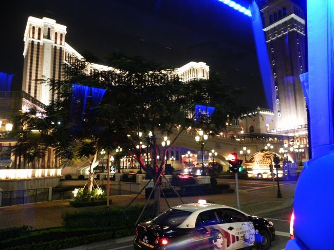 マカオフェリーターミナル行きのフリーシャトルバスが出そうだったので飛び乗った