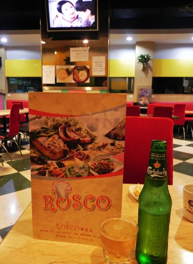 食事はホテル近くのここで