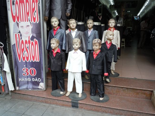 子供服<br /><br />この子どもマネキンこわい・・・