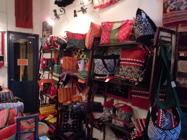 クラフトリンクの店内<br /><br />かわいいものがいっぱいありました♪