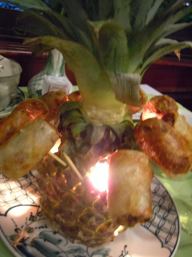 揚げ春巻き！<br /><br />パイナップルにブスブスと刺されていました〜きゃ〜<br />