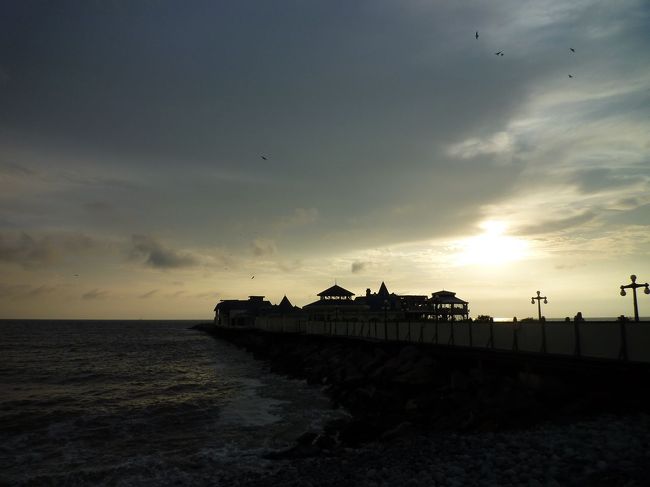 最後は、リマの海沿いの街。<br /><br />埠頭にたつレストランでシーフードを堪能した。<br /><br />ペルーのすばらしさに大・大・大・満足し、<br />この太平洋の反対側の極東の国へ帰るのであった。