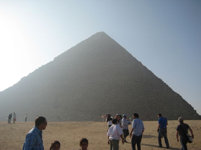 さて、最後の1日。<br />昨日スフィンクスの所に入れなかったため、<br />再度参ります！