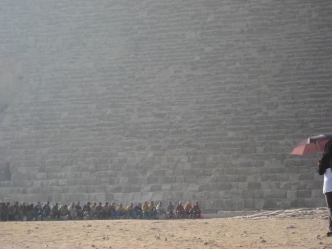 ギザピラミッドの前に？