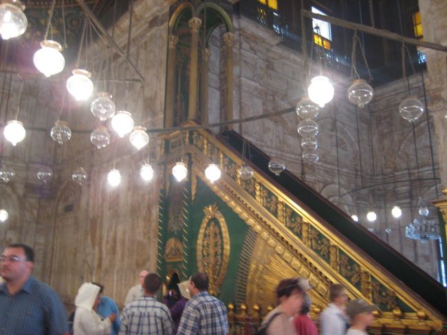 中には消えているのもあるけれど、この階段もゴージャス！