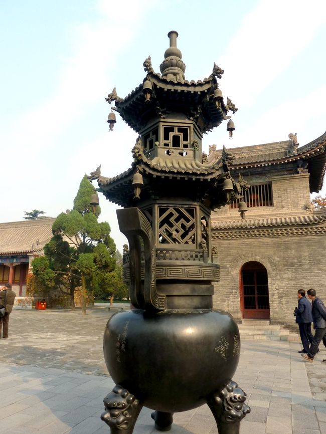 chi30玄奘三蔵が持参の経典を収めた「大雁塔」と7階の窓からの