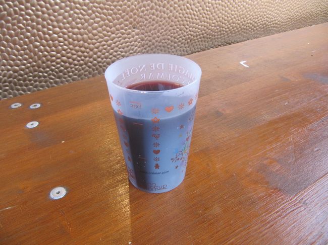 ヴァンショーと呼ばれる　ホットワイン。<br /><br />シナモンの香り、と　何が混ざっているのか　不思議な　お味。<br />彼女に　勧められなければ　多分　味わっていなかったでしょう・・・・<br /><br />