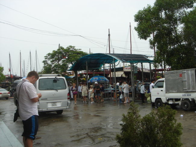 ものすごい雨降ってる