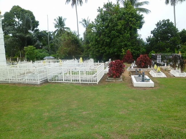 クアラ・カンサー、ウブディア・モスク。お墓。