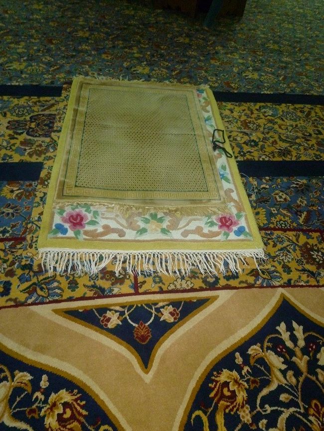 クアラ・カンサー、ウブディア・モスク。スルタンが座る絨毯だそう。