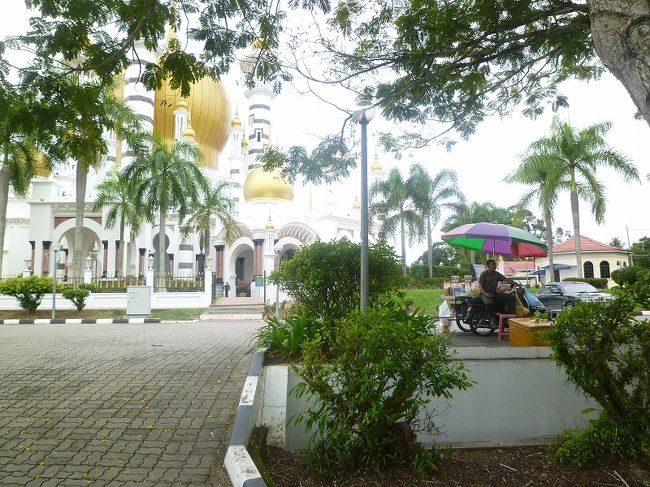 クアラ・カンサー、ウブディア・モスク。ジュース屋さん。