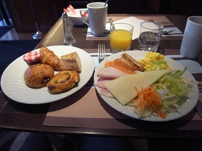朝食は、ホテルで頂きます。クロワッサンがおいしゅうございました。