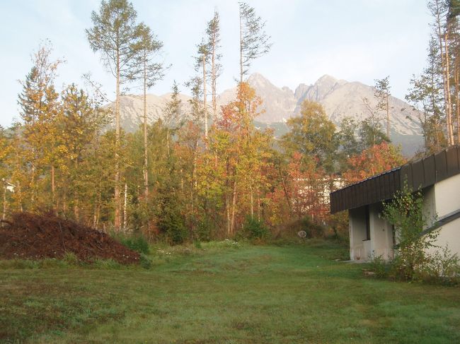 タトランスカー・ロムニツァから山々が見えます。ちょうど周りが紅葉していますね。