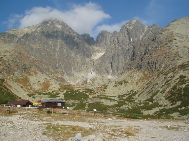 日本の北アルプスの穂高連峰に似ていますね。