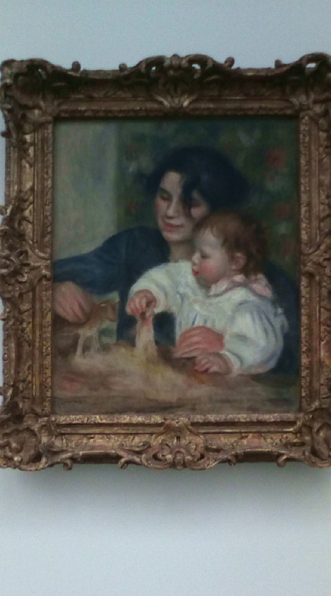 またまた移動してオランジュリー美術館。ルノアールの絵は優しい〜。<br />ホントはココ、モネの睡蓮で有名な所なんですがうまく写真がとれず（＞＜）<br />とても素敵でした☆　ぜひぜひ本物を見に行ってください^^<br />