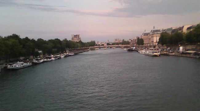 パリの夕景はとても絵になります。