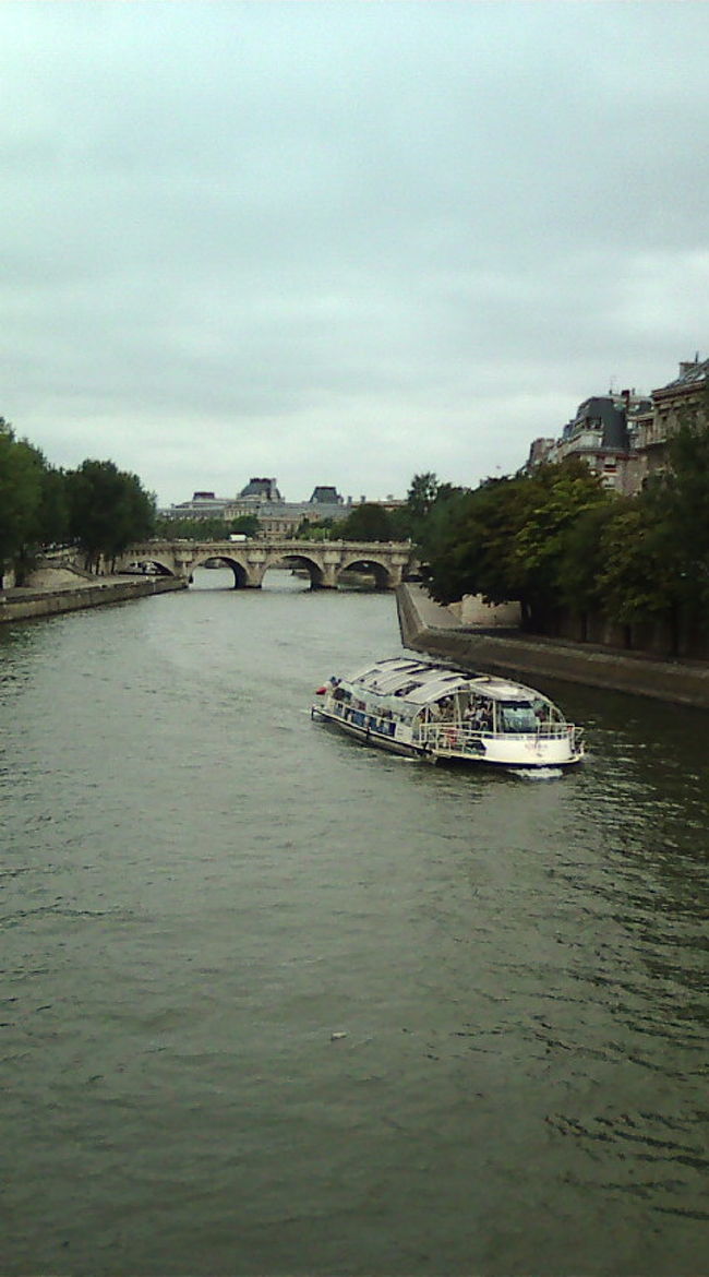 そしてパリにはまった私は、２０１０年の夏に母をつれて来ようと決めたのでした！<br />一生に一度は…と思っているのなら、今行こう！！<br />私の中で、何かのタガが外れてしまった…かもしれない旅でした☆(^^;<br />