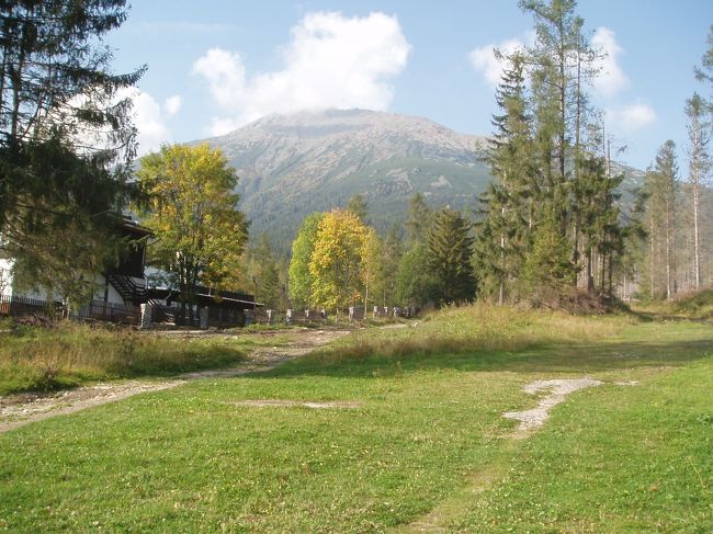 スタリー・スモコヴェツ近辺の景色。この後、山岳鉄道で朝とは逆方向のシュトゥルプスケー・プレソへ向かいました。スタリー・スモコヴェツから1時間ほどかかります。