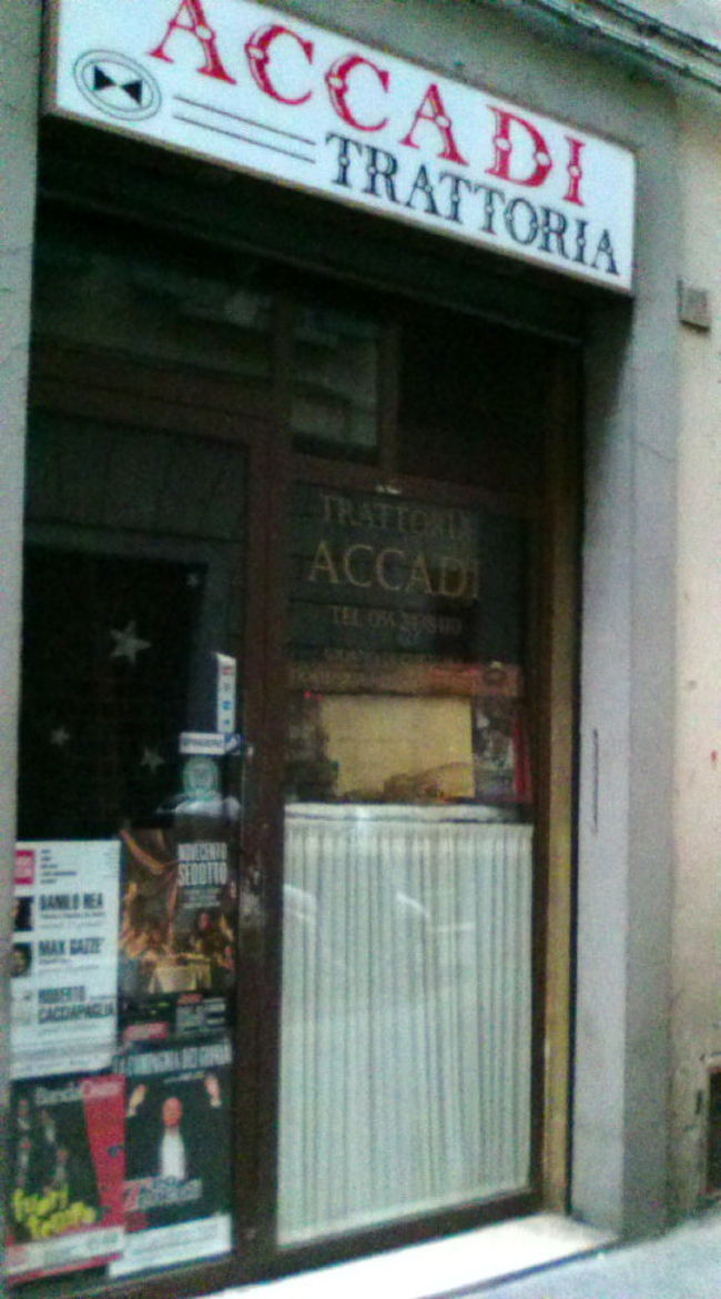 Via degli Alfani という通りにぶつかる手前の右側にお店はあります。<br /><br />　【別の行きかた】<br />ドゥオーモから、V.de'Marteli の通り（ドゥオーモ入り口を正面に左手）を直進。マクドナルドのある交差点を右に入ると Via degli Alfani の通りに入ります。５〜１０分くらい歩くとPinti通りにぶつかるので、Pinti通りを右に入るとほどすぐです。<br /><br /><br />