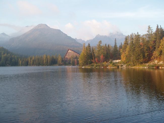 湖と山と紅葉のコラボ！美しいですね！