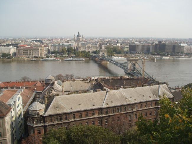 眼下の橋は有名なくさり橋。