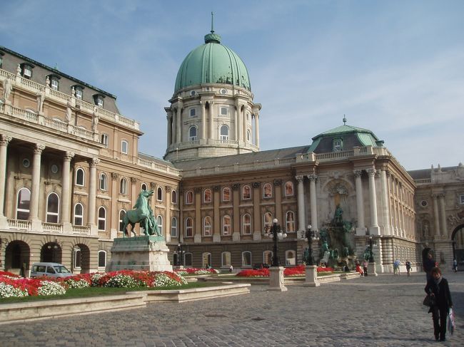 王宮。1時間ほど中に入ってみました。美術館でした。