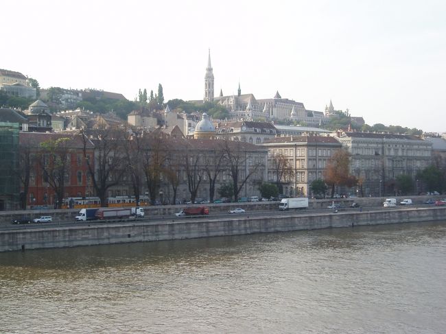 反対側の王宮の丘方面。マーチャーシュ教会、王宮、漁夫の砦等、素晴らしい景観！