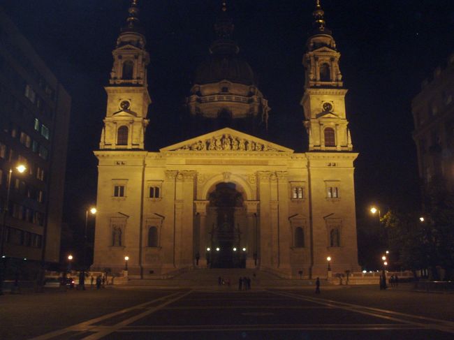 ディナーは確かハンガリー料理を食べました。その後、20時から民族舞踊を観賞します。